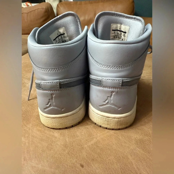Jordan 1 Mid Wolf Gray Cool Men’s Size 10 Athletic Basketball Sneaker - Picture 7 of 11